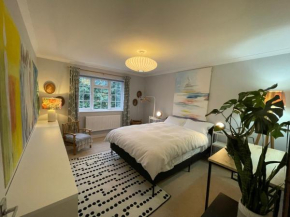 Cosy Kew Flat with Two Bedrooms